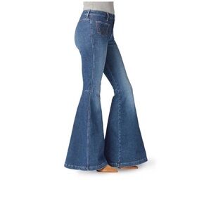 NWT Wrangler Retro High Rise Flare, 30x32
